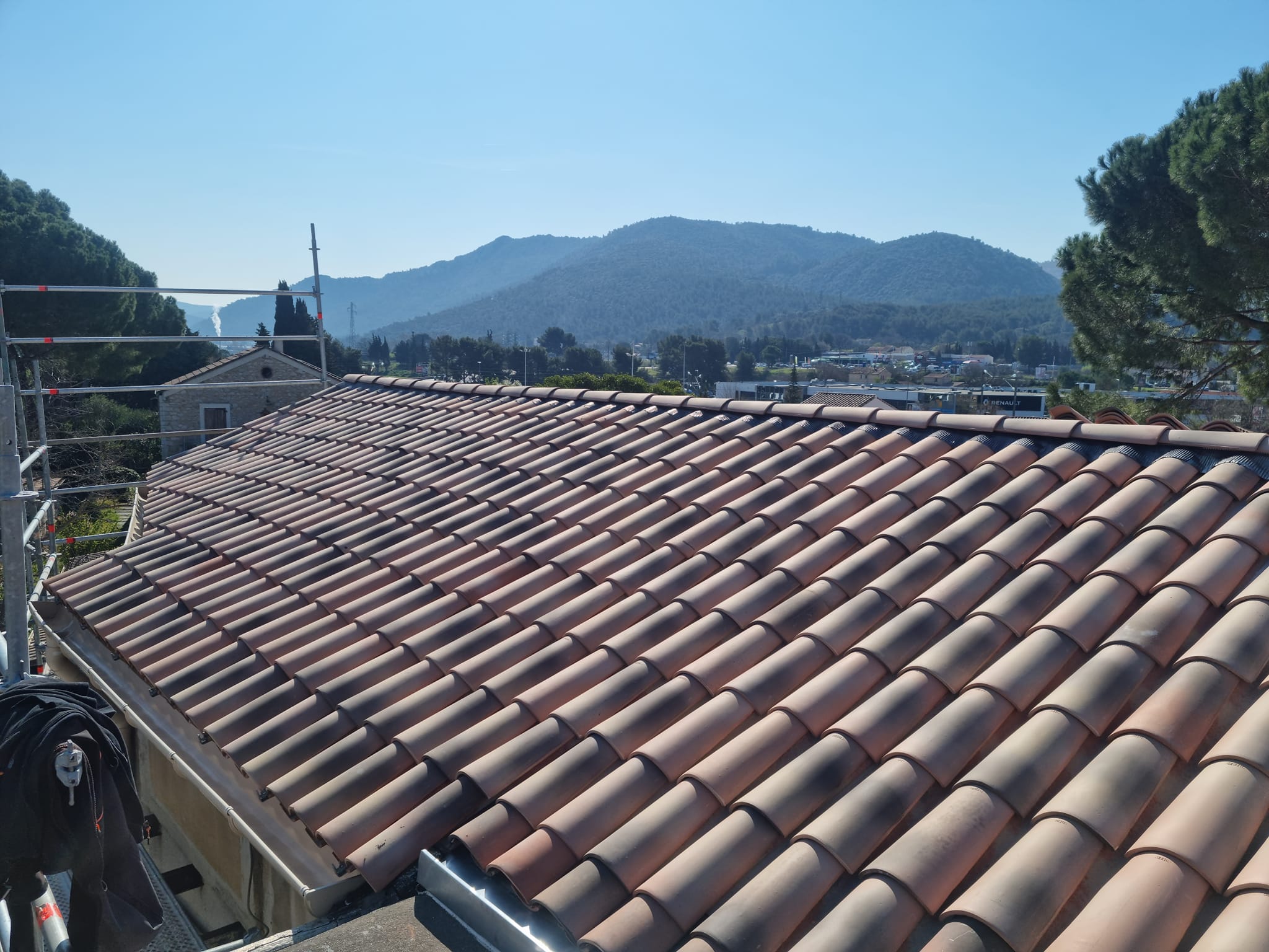 Entreprise de couverture à Aubagne – toiture en tuiles rénovée par Idées Toiture