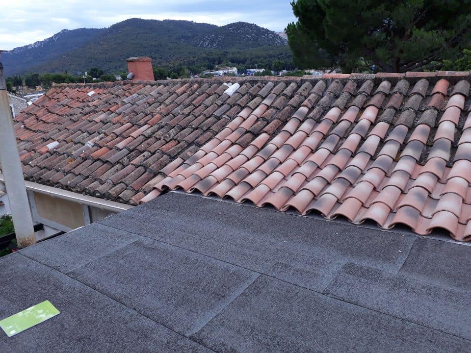 Rénovation partielle de toiture par un couvreur à Auriol