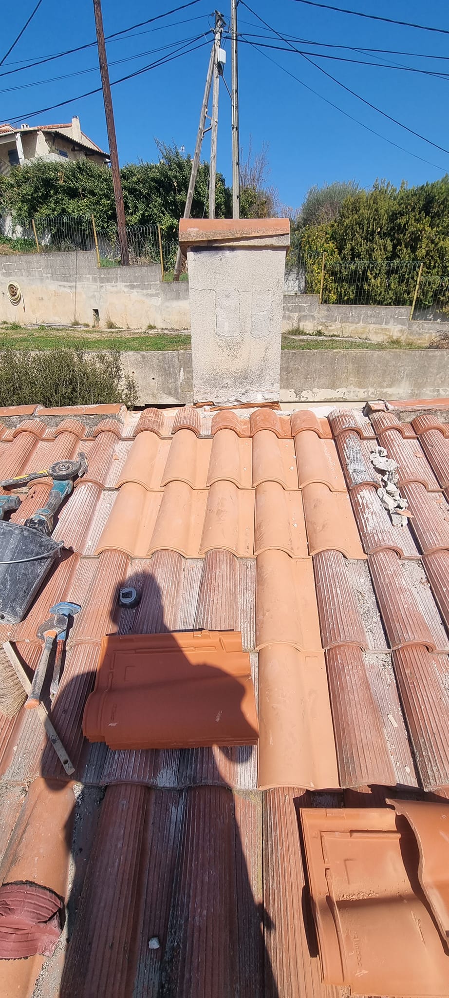Rénovation de cheminée sur toiture en tuiles à Auriol